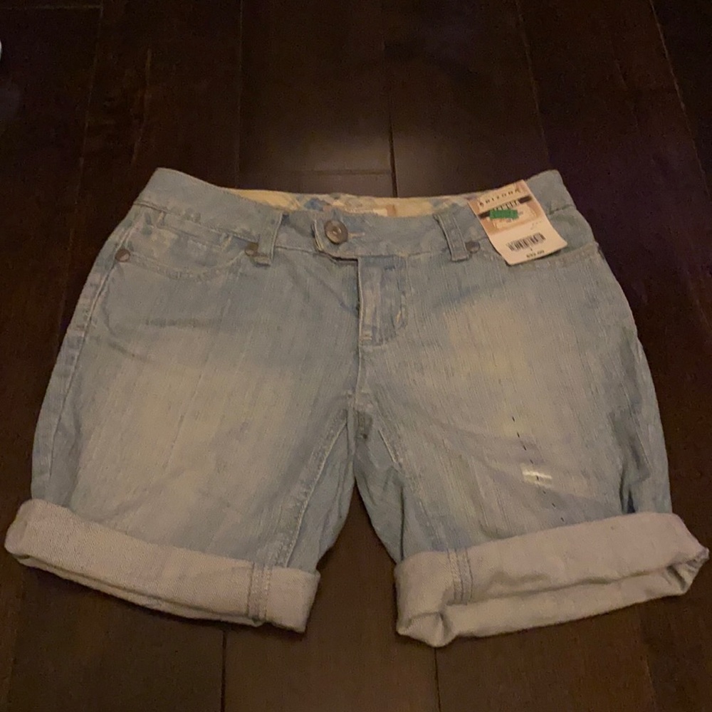NWT Women’s Junior Size 1 Arizona Bermuda Denim  Shorts